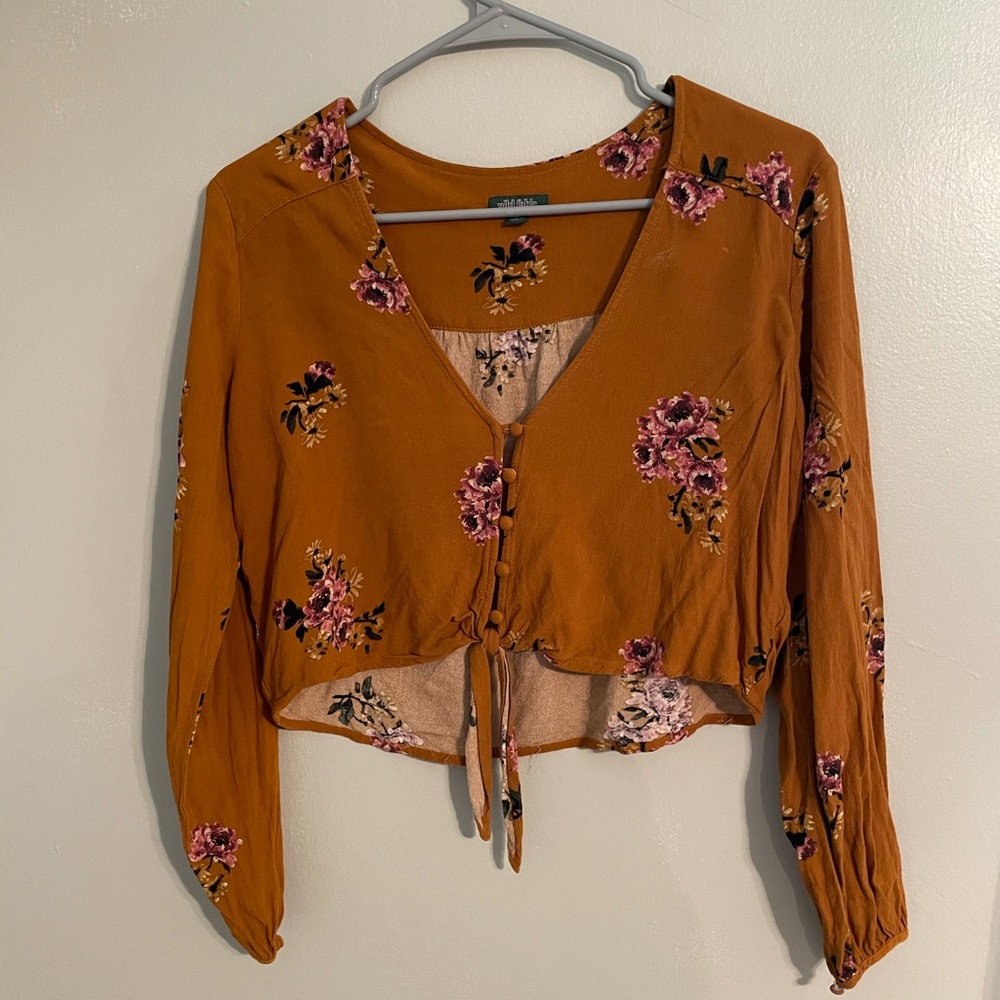 10 DOLLAR SALE ON EVERYTHING: Cropped Long sleeve Floral Shirt